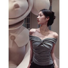 批发韩系设计烫钻<b class='q'>一字肩</b>短袖T恤女夏季显瘦扭结露肩辣妹通勤上衣爆款