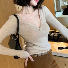 秋季甜妹风针织衫女性感交叉V领设计感小众修身显瘦长袖打底衫