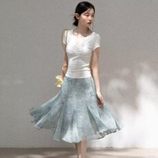 批发法式蓝色碎花高腰a字半身裙女2026夏季通勤显瘦中长裙子