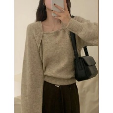 批发方领秋季短款设计<b class='q'>打底衫</b>气质新款毛衣慵懒<b class='q'>宽松</b>长袖针织衫上衣小众