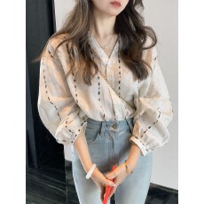 批发法式小众上衣女夏季新款独特漂亮小衫<b class='q'>长袖</b>气质V领气质防晒<b class='q'>衬衫</b>薄