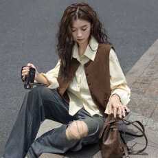 批发韩版圆领马甲女2026春秋新款<b class='q'>百搭</b>无袖外套咖啡色复古文艺马夹上衣