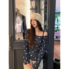 批发显白灰蓝色星星印花长袖<b class='q'>T</b><b class='q'>恤</b>女斜领露肩夏季款百搭辣妹风上衣chic