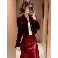 批发今年流行复古酒红色丝绒翻领外套女金属扣<b class='q'>百搭</b>高级感修身短款上衣