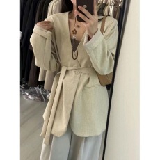 批发卡其色v领西装外套<b class='q'>女</b>2026年春季新款高级感宽松休闲气质<b class='q'>西服</b>ins潮
