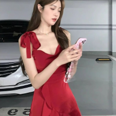 批发辣妹荷叶边黑色<b class='q'>吊带</b>连衣裙夏季新款小个子纯欲风收腰显瘦包臀短裙