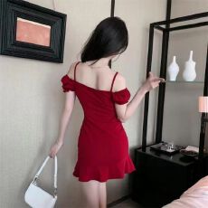 批发2026年夏季新款女装吊带v领包臀荷叶边短裙时尚褶皱甜辣<b class='q'>连衣裙</b>子