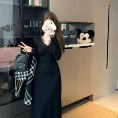 批发纯欲扭结V领蕾丝边长袖<b class='q'>连衣裙</b>2026春秋季新款收腰显瘦修身包臀裙