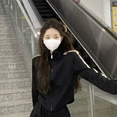 批发美式<b class='q'>休闲</b>运动<b class='q'>套装</b>女2025年春秋新款修身立领外套条纹阔腿裤两件套