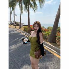 批发性感绿色吊带抹胸<b class='q'>连衣裙</b>女秋<b class='q'>冬季</b>修身收腰短款纯欲辣妹A字短裙子