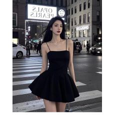 批发法式吊带<b class='q'>黑色</b>带胸垫小黑裙夏收腰裙子显瘦赫本新款<b class='q'>连衣裙</b>修身短裙