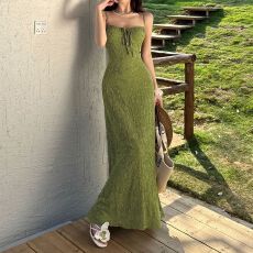 批发辣妹纯欲肌理感绿色吊带<b class='q'>连衣裙</b>女春夏度假风系带修身显瘦A字长裙