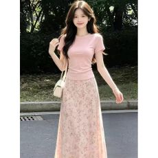 批发气质短袖上衣碎花半身裙女2026夏季<b class='q'>两件套</b>装巨好看穿搭松紧腰长裙