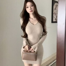 批发气质纯欲辣妹V领针织长袖连衣裙2026秋冬新款修身<b class='q'>显瘦</b>包臀短裙女