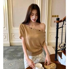 批发法式<b class='q'>不规则</b>设计感斜肩短袖冰丝<b class='q'>针织衫</b>女2026夏季收腰显瘦露肩上衣