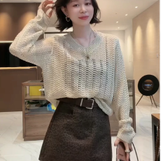 批发法式复古v领镂空长袖镂空针织衫女秋<b class='q'>新款</b>杏色独特漂亮巨好看上衣