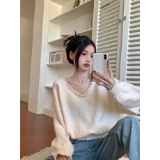 批发珍珠v领软糯风毛衣<b class='q'>女</b>秋冬新款设计感小众别致<b class='q'>针织衫</b>宽松休闲上衣