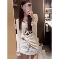 批发冰丝罗纹美式印花设计扣不规则<b class='q'>t</b><b class='q'>恤</b>减龄纯欲白色薄款长袖锁骨上衣