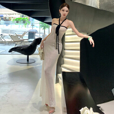 批发设计感法式时髦收腰显瘦<b class='q'>黑白</b>色拼色绑带挂脖抹胸<b class='q'>连衣裙</b>子