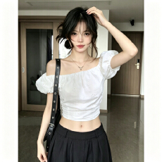批发已出货法式白色<b class='q'>一字肩</b>T恤设计感花朵衬衫女夏季纯欲风修身显瘦短