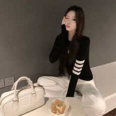 批发显瘦毛衣女学生老钱松弛感上衣学院风修身打底针织<b class='q'>衫</b>圆领长袖套头