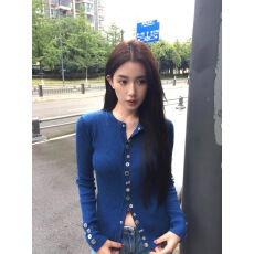 批发韩系设计感纽扣针织衫高级感修身显瘦长袖上衣