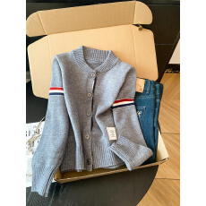 批发实拍  双标针织开衫女秋冬新款立领宽松长袖毛衣短<b class='q'>外套</b><b class='q'>棒球</b>服上衣