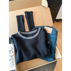 批发实拍  韩系斜领撞色长袖毛衣女秋季新款短款收腰露肩<b class='q'>针织</b>上衣潮