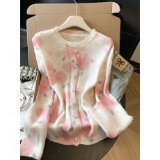 批发实拍  粉色花朵晕染针织开衫女春秋绝美时尚毛衣<b class='q'>外套</b>上衣