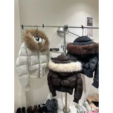 批发可拆卸毛领连帽短款羽绒服女2025冬季新款收腰显瘦保暖面包服外套