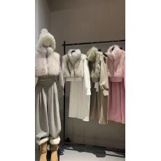 批发冬季新款设计感毛毛拼接卫衣外套加绒阔腿卫裤加厚两件套<b class='q'>女</b>