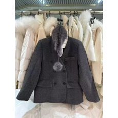 批发玙菲今年流行毛毛围脖叠穿设计西装外套<b class='q'>女</b>羽绒服宽松时髦2025冬