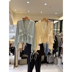 批发OYFF凡凡来咯【柏林日落】法式纯欲V领蕾丝<b class='q'>衬衫</b>女泡泡袖收腰小衫