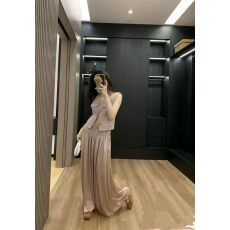 批发<b class='q'>小香</b>风短款单排扣马甲+百褶长裙两件套<b class='q'>套装</b>