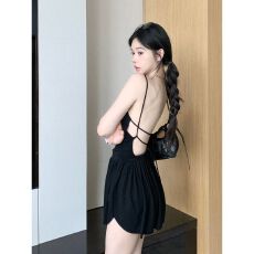 批发黑色露背系带V领芭蕾风<b class='q'>短裙</b>女夏装度假性感小众<b class='q'>百褶</b>吊带开叉裙裤