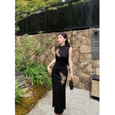 批发新中式国风无袖背心<b class='q'>连衣裙</b>女夏季刺绣旗袍裙修身长裙收腰包臀裙子