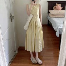 批发法式气质无袖背心连衣裙淡黄色女装夏季多巴胺甜美减龄a字长裙子