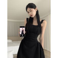 批发赫本风小黑裙气质<b class='q'>背心</b>连衣裙女夏季小众收腰显瘦吊带裙a字短裙子