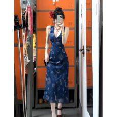 批发2026新款复古法式度假风蓝色v领挂脖<b class='q'>背心</b>连衣裙子女夏季收腰长裙