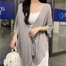 批发温柔风爆款2026年不规则夏季宽松纯色<b class='q'>针织</b>披肩女百搭遮肉<b class='q'>罩衫</b>上衣