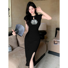 批发新中式立领盘扣刺绣<b class='q'>开叉</b><b class='q'>连衣裙</b>女2026夏季新款修身高腰显瘦长裙子