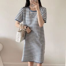 批发2026年夏季新款韩版百搭修身时尚<b class='q'>山茶花</b>条纹垂感显瘦连衣裙