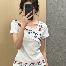 批发新中式斜肩<b class='q'>花朵</b>刺绣短袖T恤