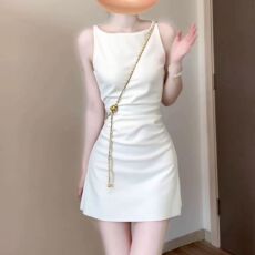 批发白色吊带连衣裙女2026新款一字肩修身包臀裙夏巨好看收掐腰短<b class='q'>裙子</b>