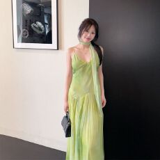 批发海边度假风小众晕染连衣裙女绿色收腰吊带裙度假高级印花飘逸<b class='q'>长</b><b class='q'>裙</b>