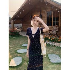 批发法式V领碎花连衣裙女2026夏季韩版纯欲风气质收腰显瘦中<b class='q'>长款</b>裙子
