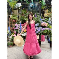 批发玫红色度假风<b class='q'>流苏</b>拼接吊带<b class='q'>连衣裙</b>女2026夏季新款宽松显瘦小众长裙