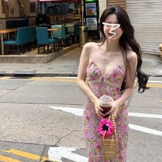 批发纯欲蕾丝边碎花吊带连衣裙女夏度假风海边沙滩裙辣妹高腰包臀裙子