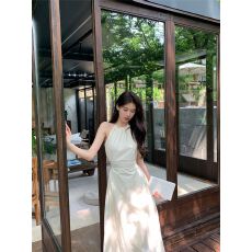 批发纯欲挂脖吊带<b class='q'>连衣裙</b>女夏季设计感气质镂空露腰收腰显瘦<b class='q'>流苏</b>长裙子