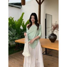 批发法式斜肩<b class='q'>不规则</b>条纹上衣女夏设计感收腰显瘦露肩中袖温柔风<b class='q'>针织衫</b>